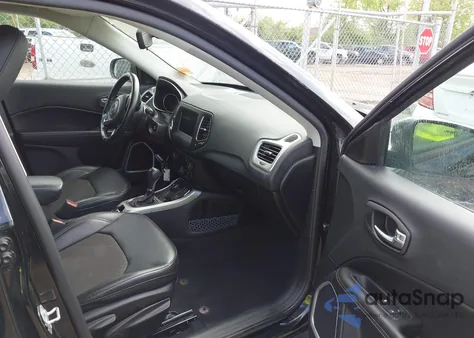 2020 Jeep Compass Latitude 4X4 из США, поврежденный, VIN 3C4NJDBB4LT167980